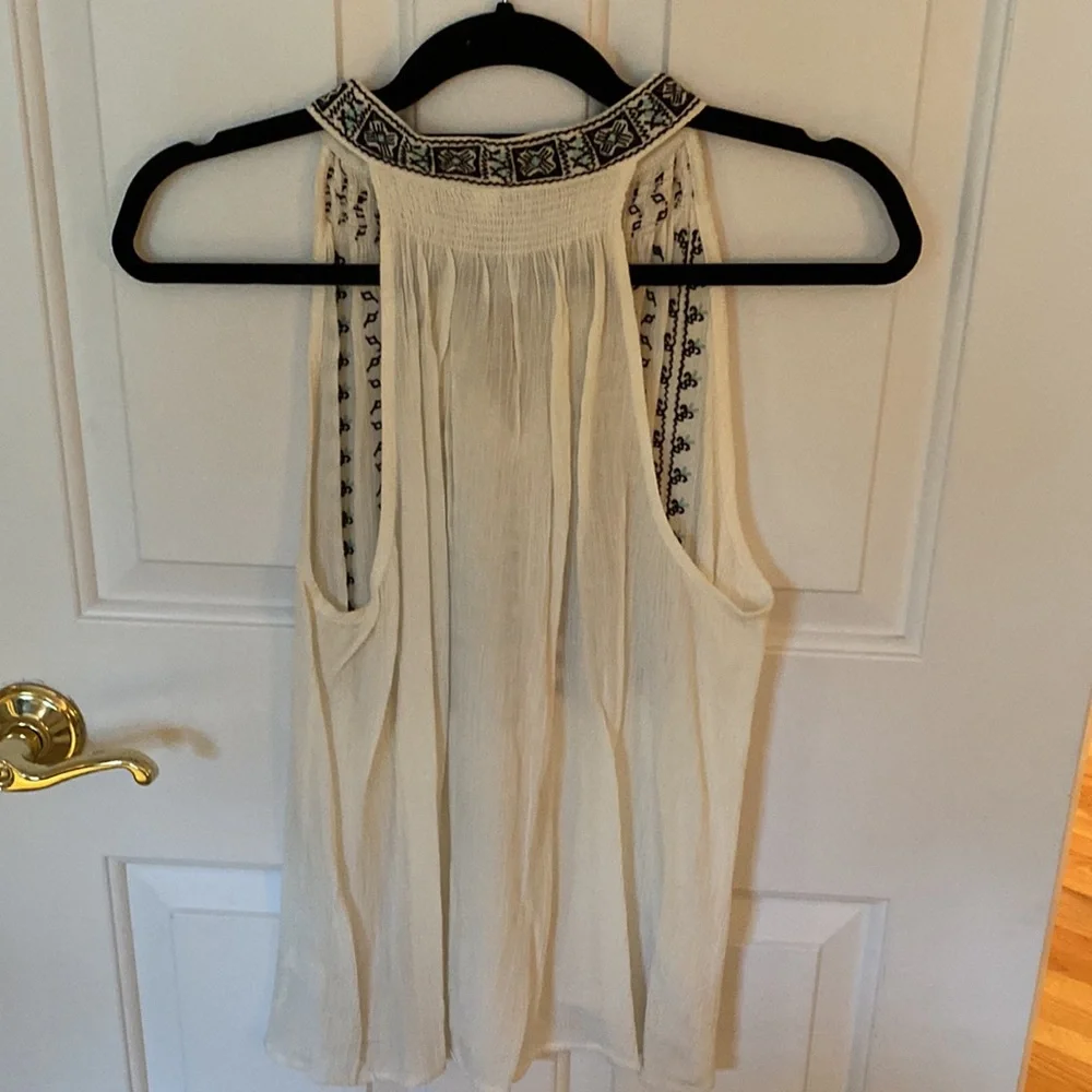 Embroidered Tank - Picture 2 of 3